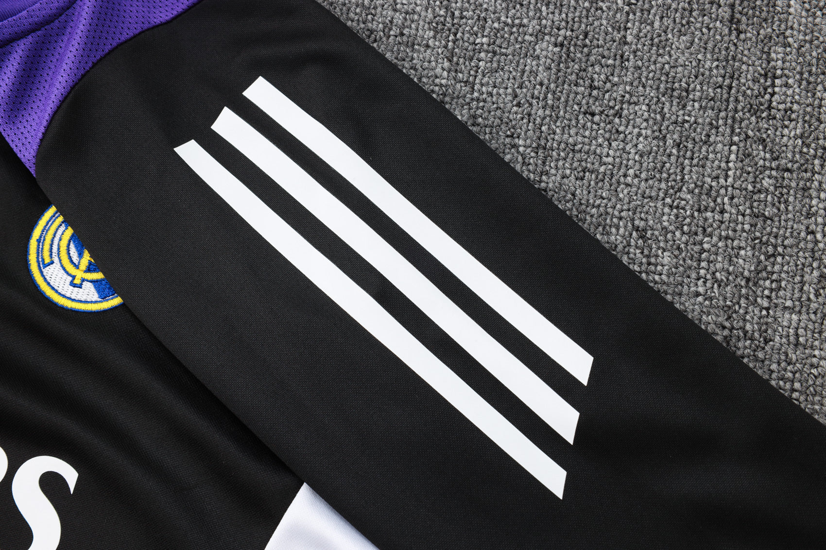 CONJUNTO DE TREINO REAL MADRID B982 24/25