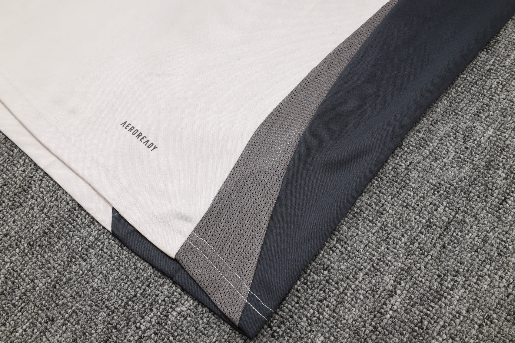 CONJUNTO DE TREINO REAL MADRID B909 24/25