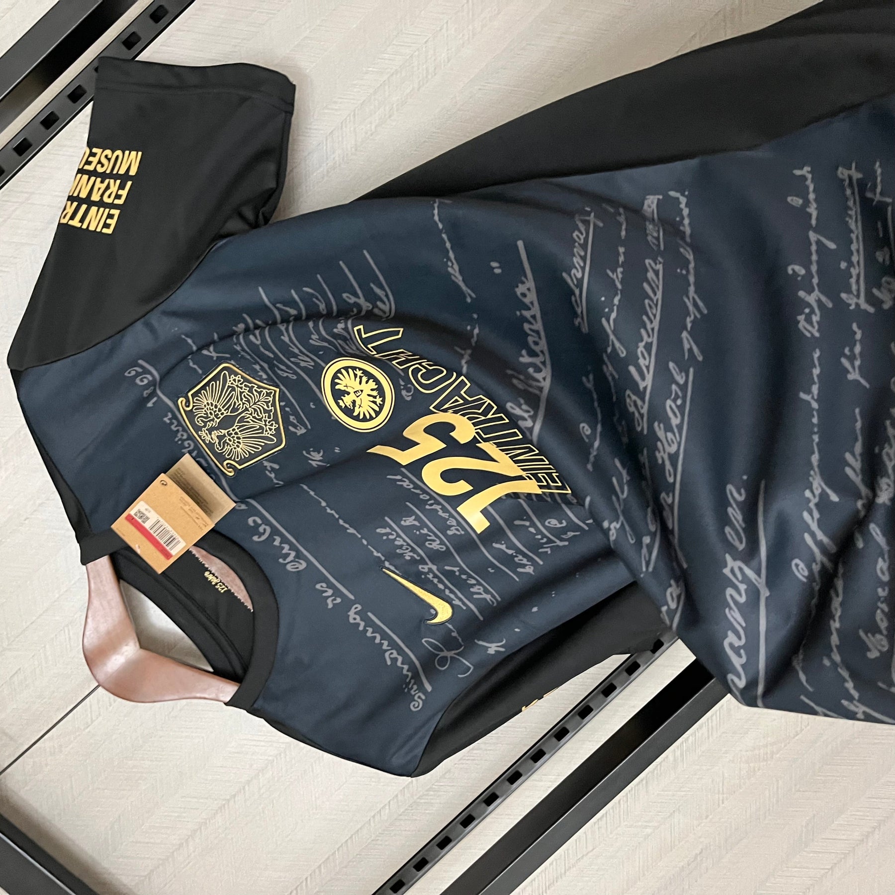 CAMISA EINTRACHT FRANKFURT 125 ANOS 24/25