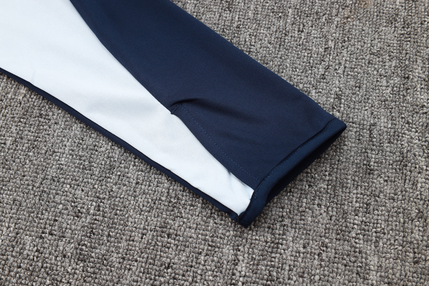 CONJUNTO DE TREINO REAL MADRID B895 24/25