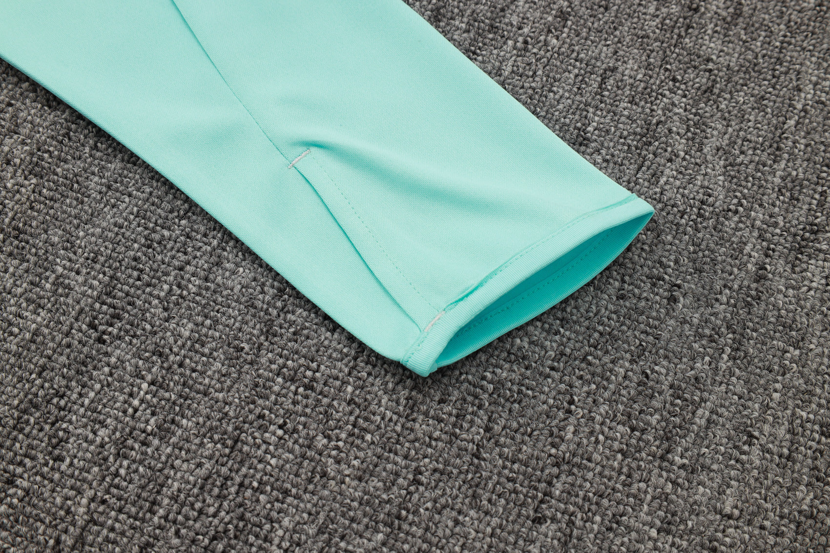 CONJUNTO DE TREINO REAL MADRID B998 24/25