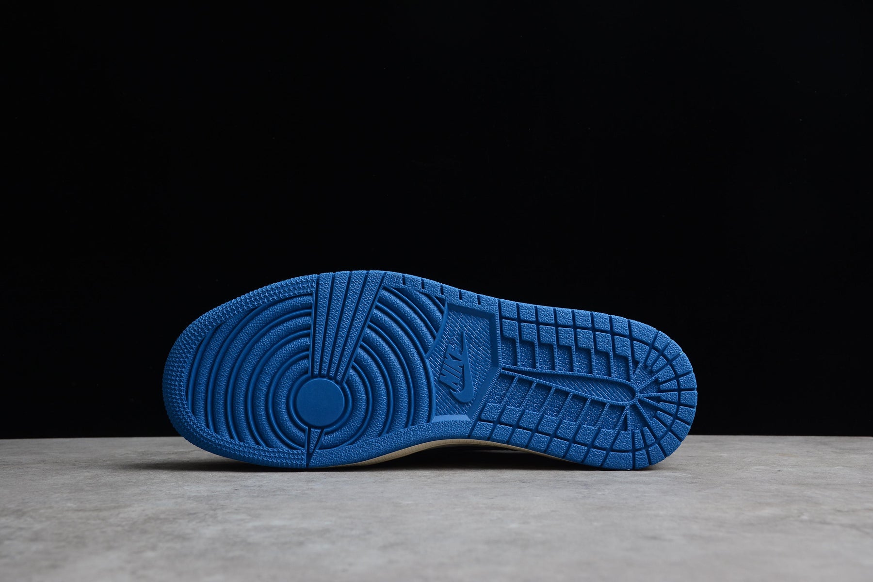 CAMISA TOTTENHAM X TRAVIS SCOTT DUNK LOW FRAGMENT