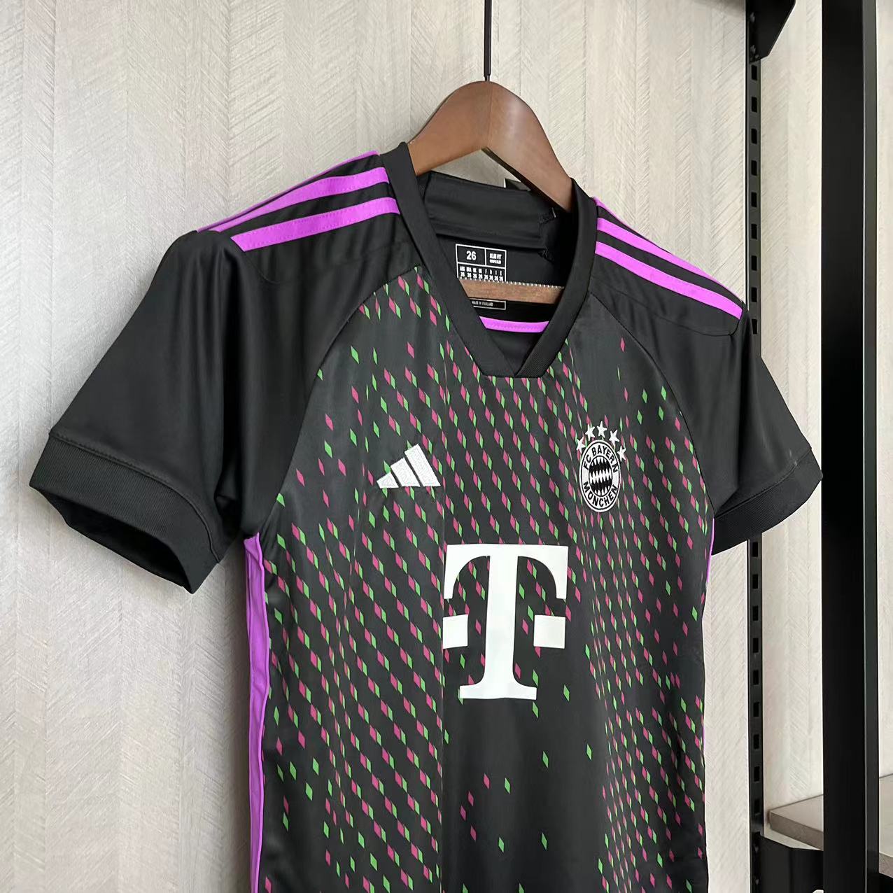 KIT INFANTIL BAYERN DE MUNICH AWAY 23/24