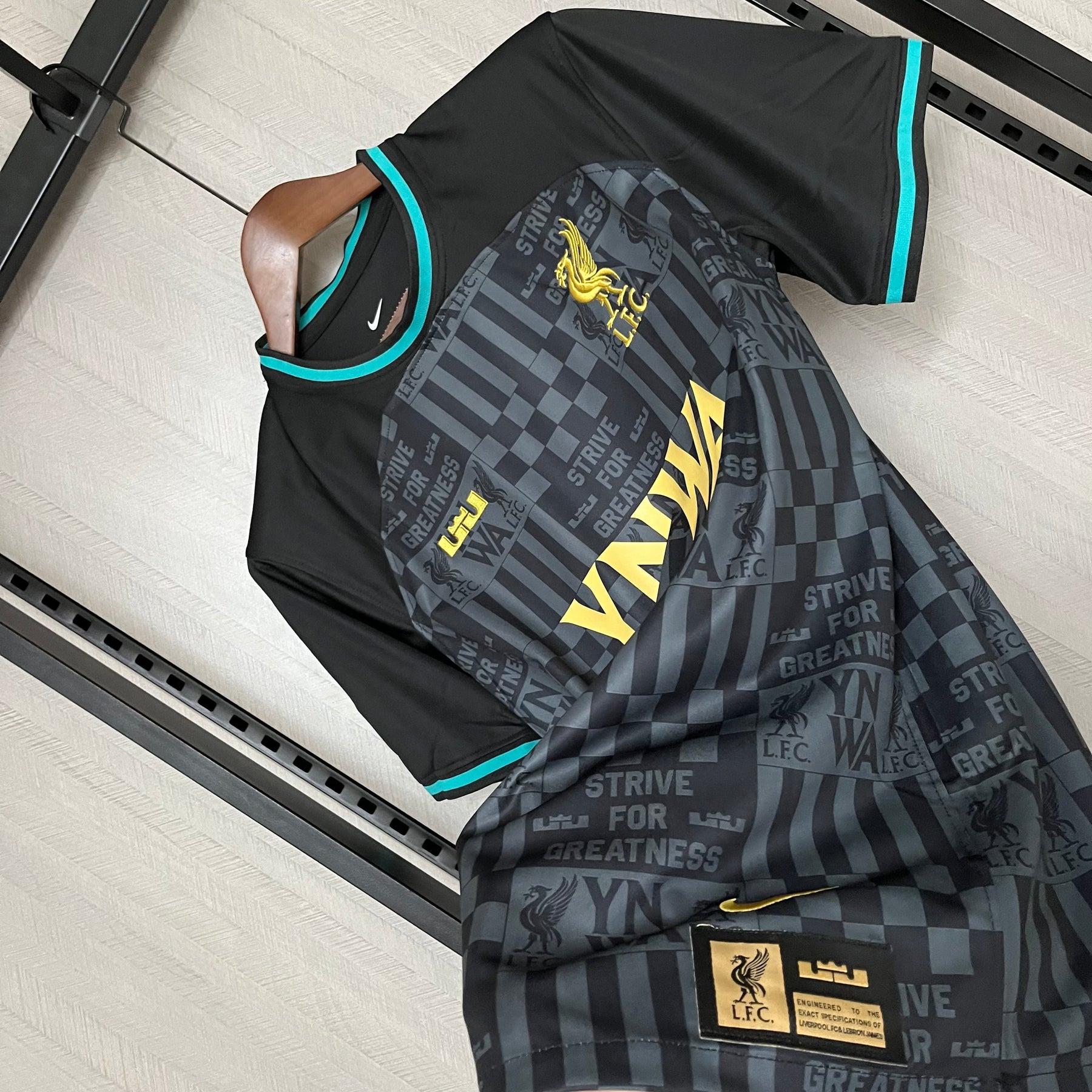 CAMISA LIVERPOOL & LEBRON JAMES 23/24