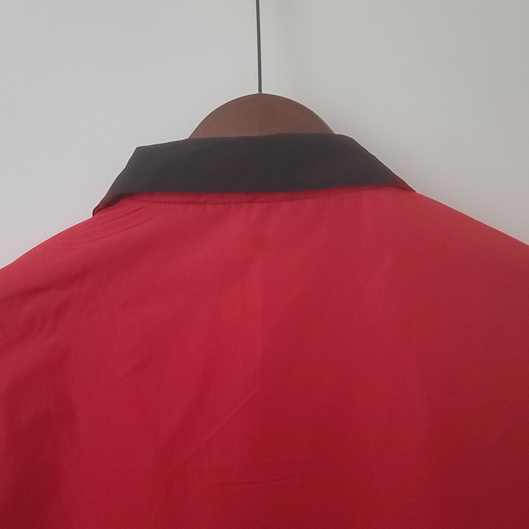 CORTA-VENTO BÉLGICA BLACK & RED DOIS EM UM 22/23