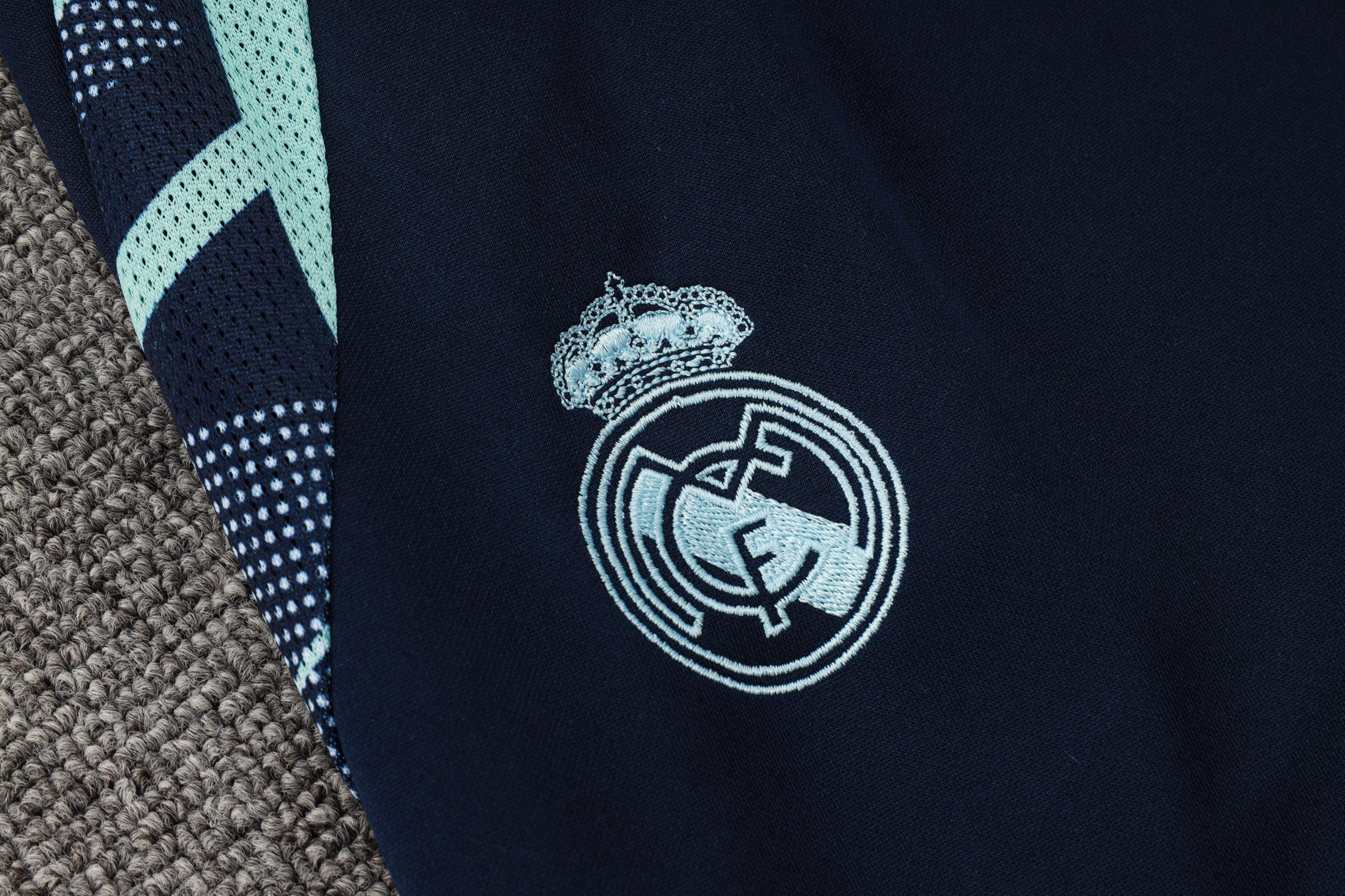CONJUNTO DE TREINO REAL MADRID B998 24/25