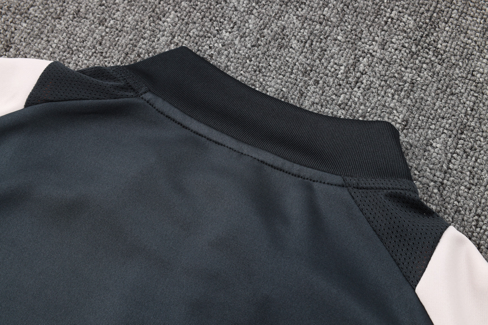 CONJUNTO DE TREINO REAL MADRID B936 24/25