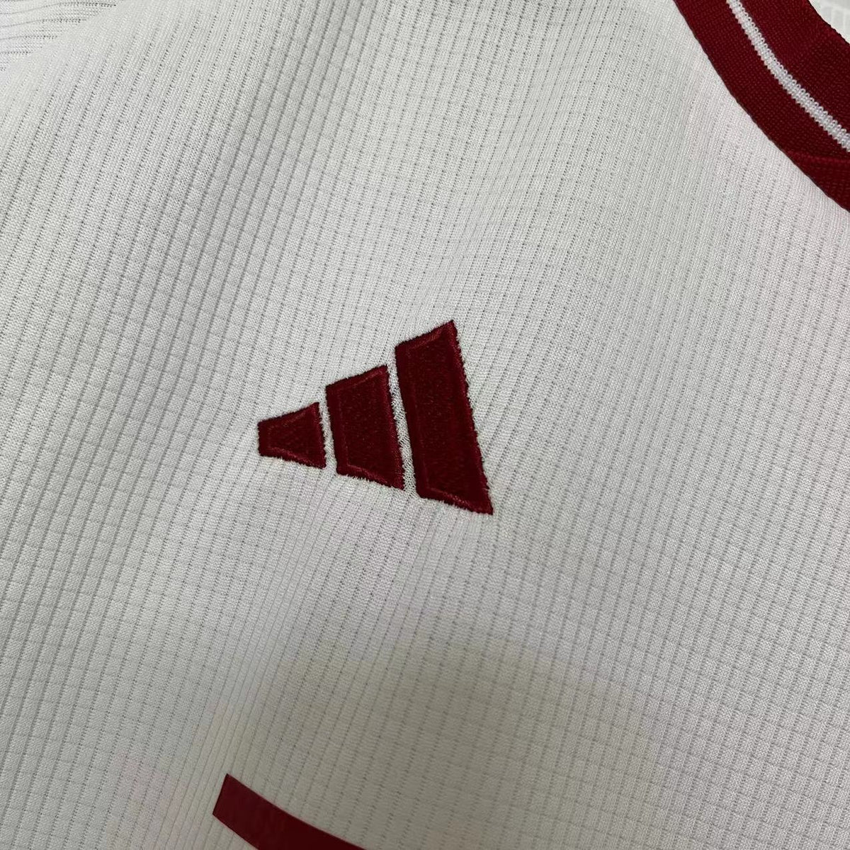 KIT INFANTIL MANCHESTER UNITED THIRD 23/24