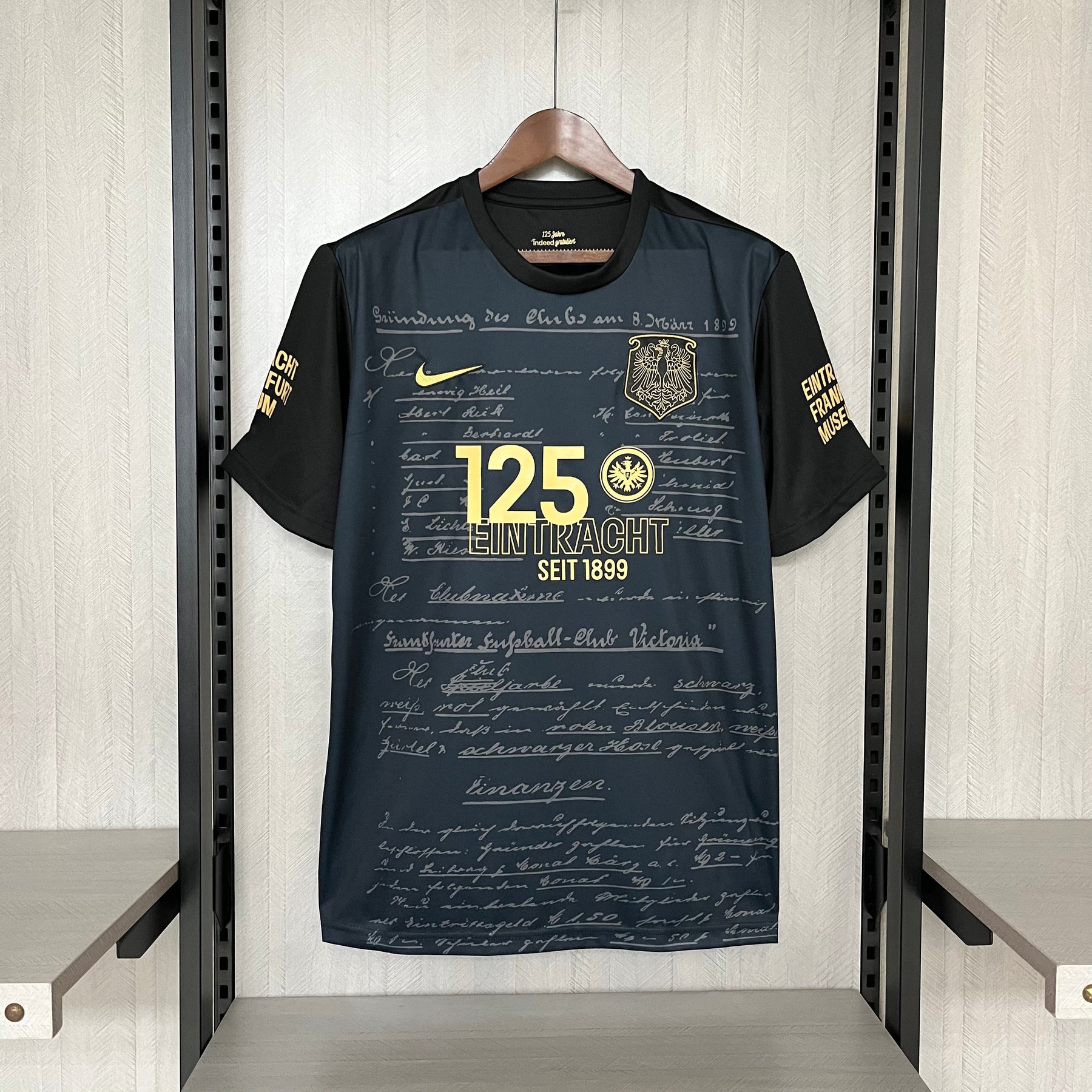 CAMISA EINTRACHT FRANKFURT 125 ANOS 24/25