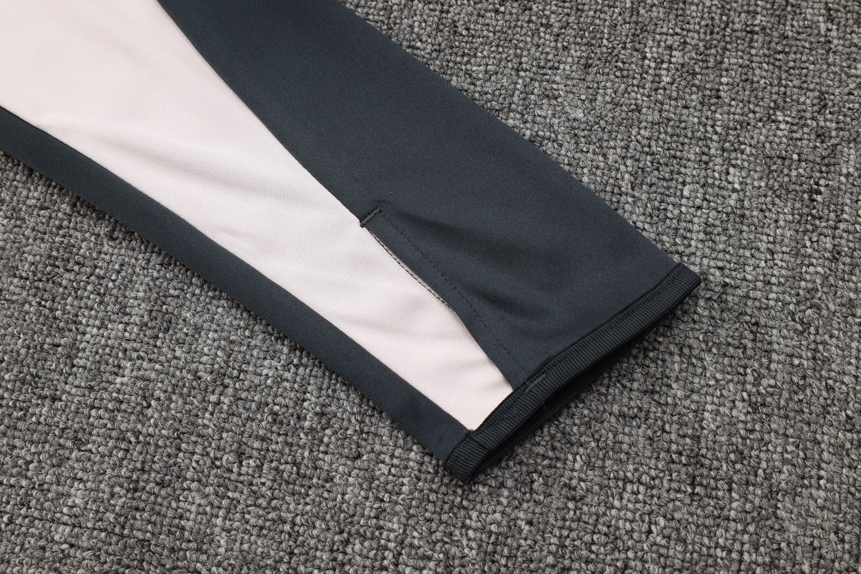 CONJUNTO DE TREINO REAL MADRID B936 24/25