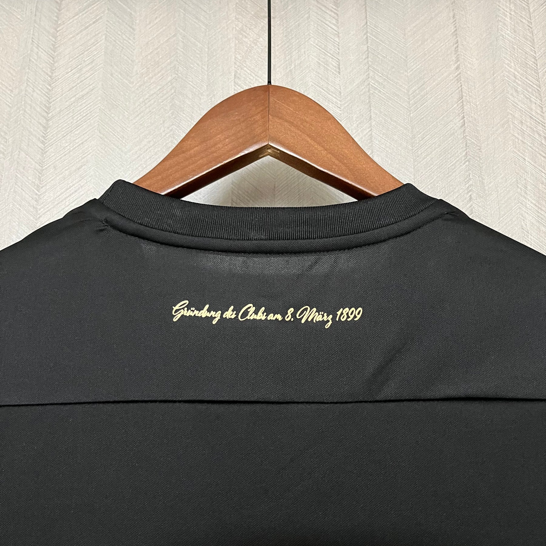 CAMISA EINTRACHT FRANKFURT 125 ANOS 24/25