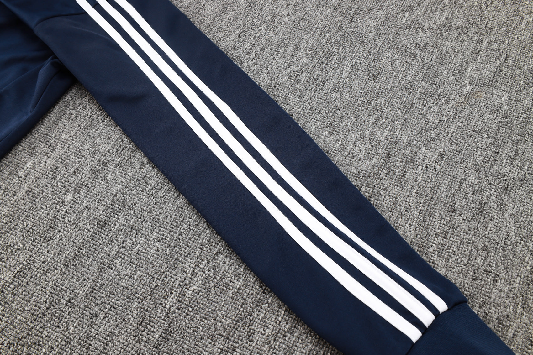 CONJUNTO DE TREINO REAL MADRID A777 24/25