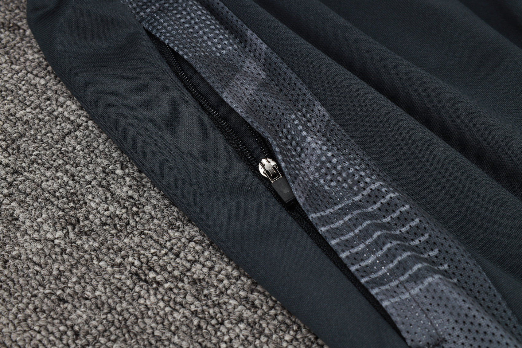 CONJUNTO DE TREINO REAL MADRID B940 24/25