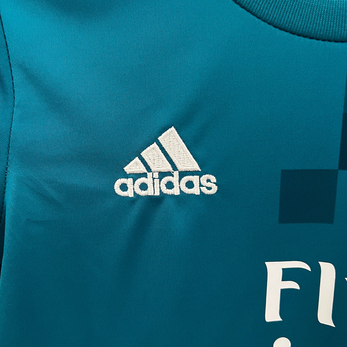 KIT INFANTIL RETRÔ REAL MADRID AWAY 17/18