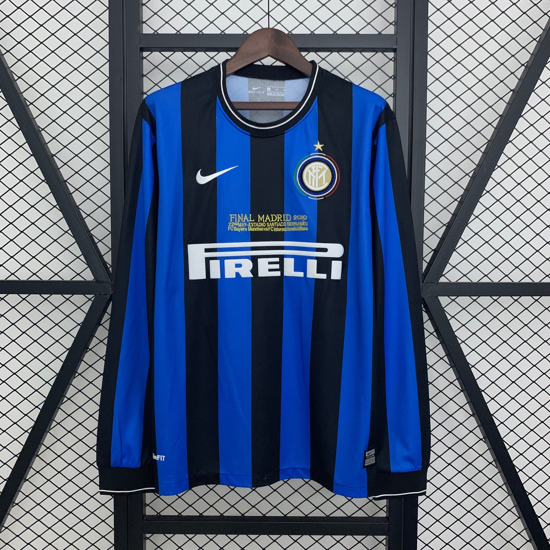 CAMISA RETRÔ MANGA LONGA INTER DE MILÃO HOME 09/10