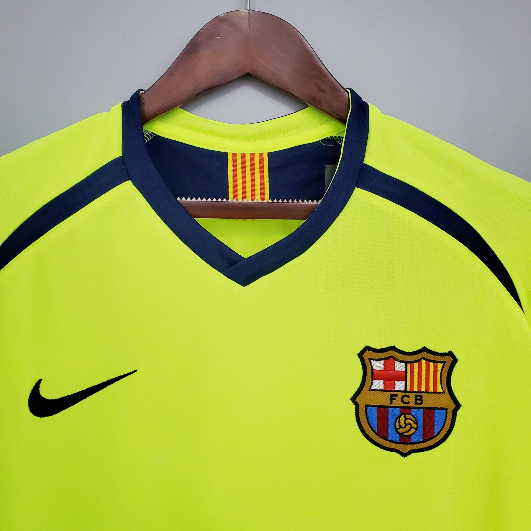 CAMISA RETRÔ BARCELONA AWAY 05/06