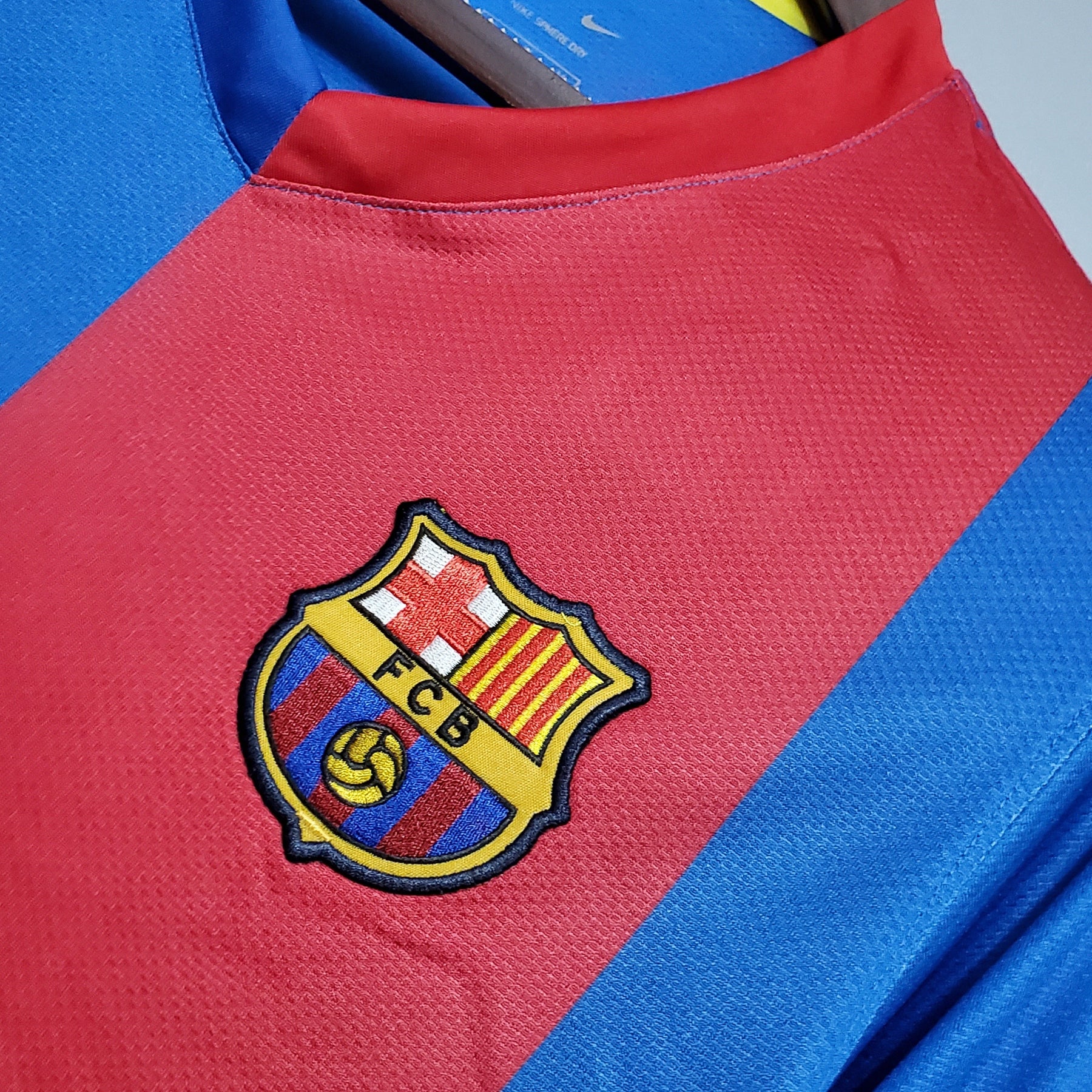 CAMISA RETRÔ BARCELONA HOME MANGA LONGA 06/07