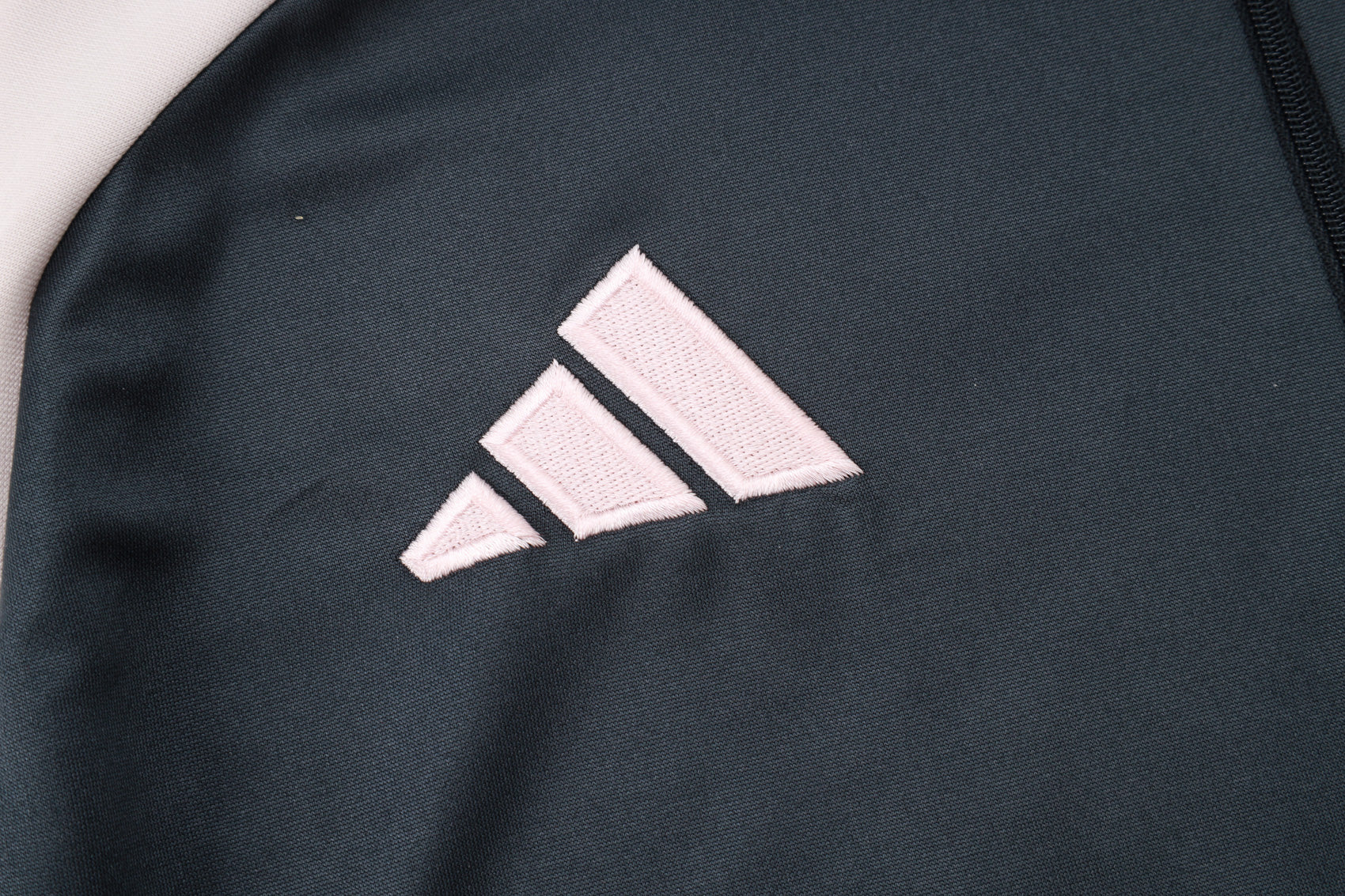 CONJUNTO DE TREINO REAL MADRID B936 24/25