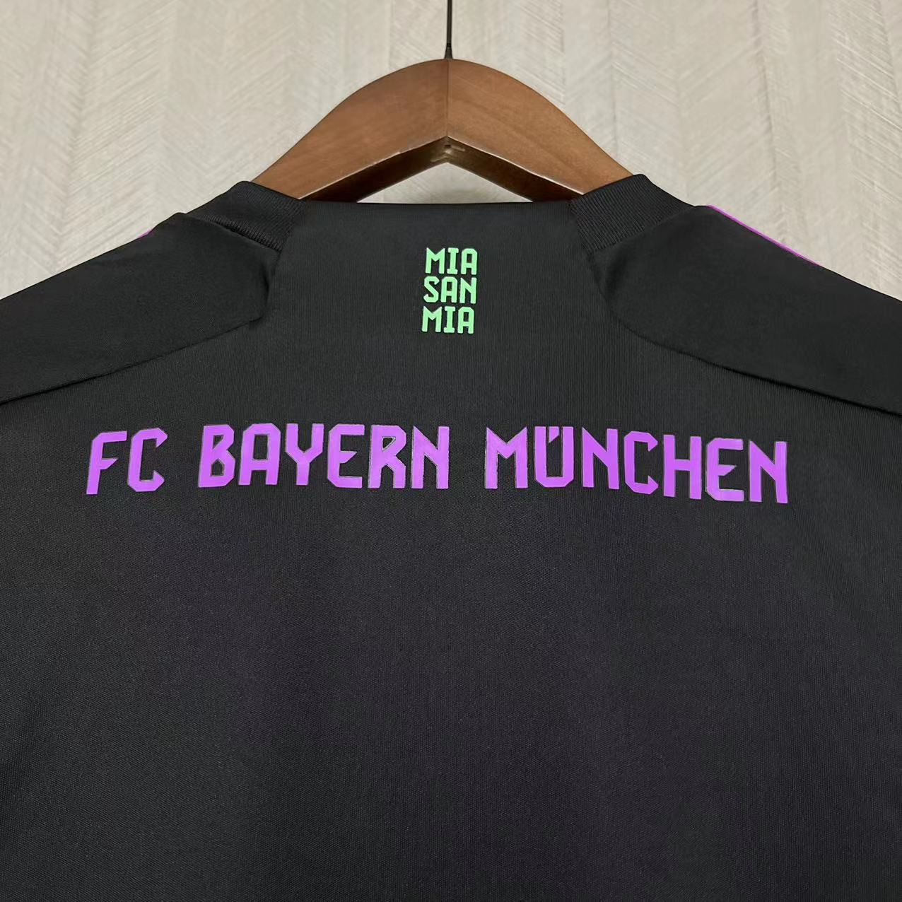 KIT INFANTIL BAYERN DE MUNICH AWAY 23/24
