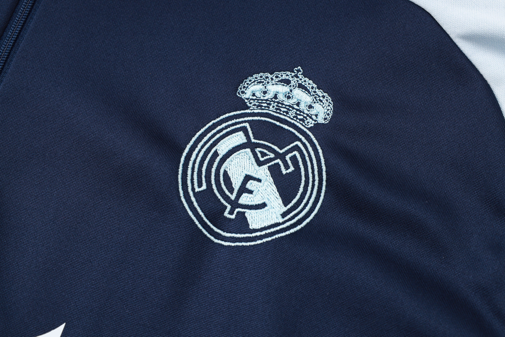 CONJUNTO DE TREINO REAL MADRID B895 24/25