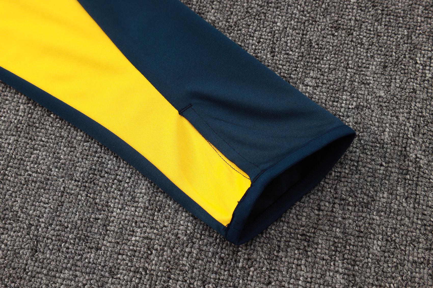 CONJUNTO DE TREINO REAL MADRID B824 24/25