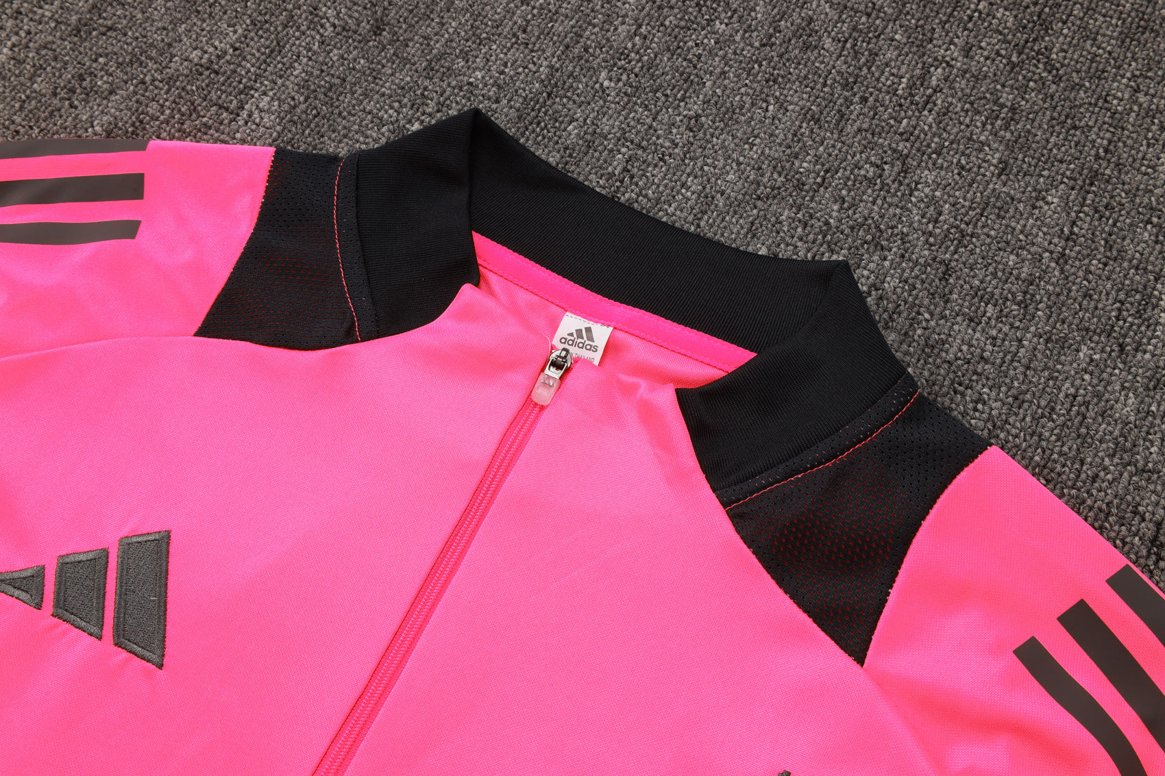 CONJUNTO DE TREINO REAL MADRID B940 24/25