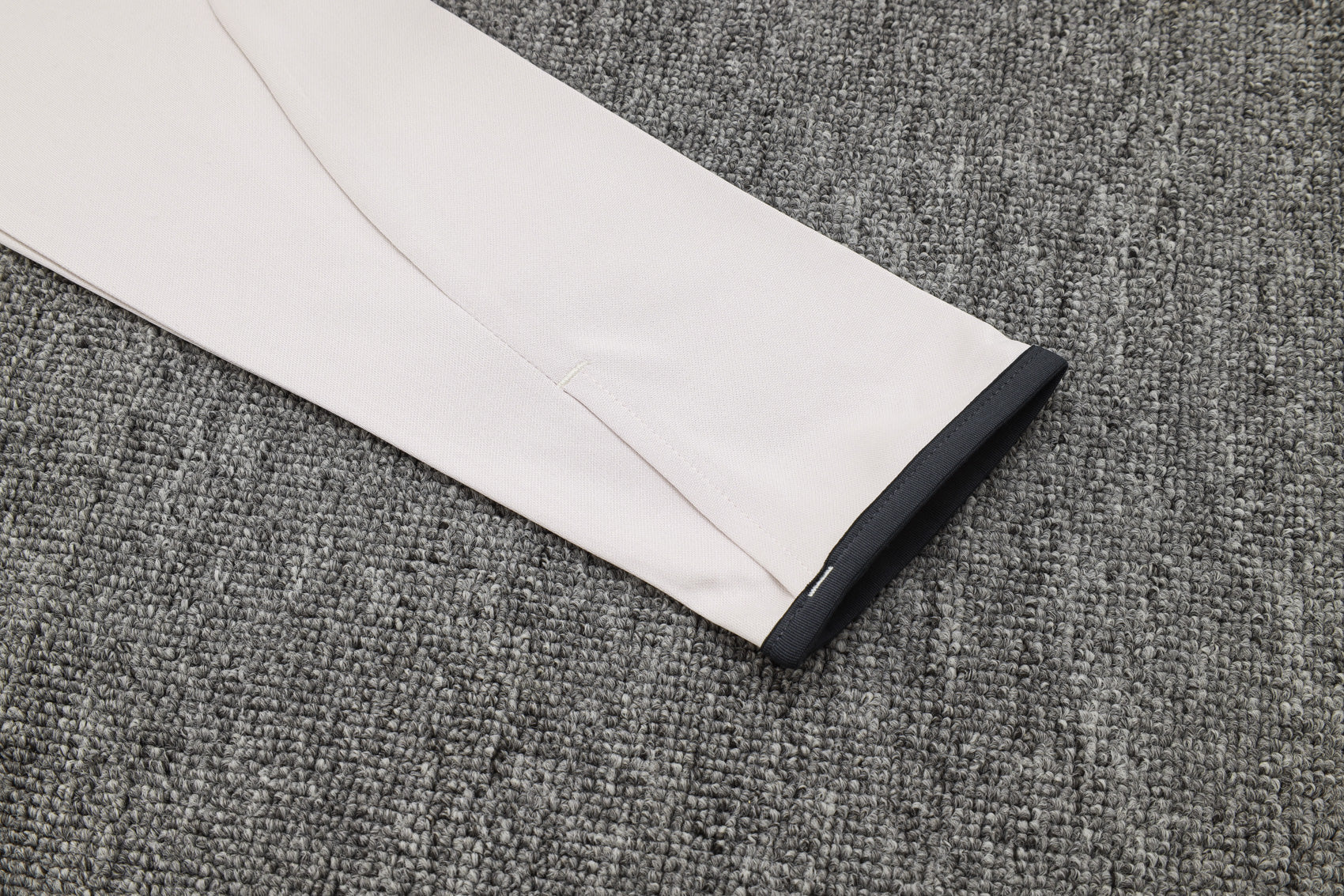 CONJUNTO DE TREINO REAL MADRID B909 24/25