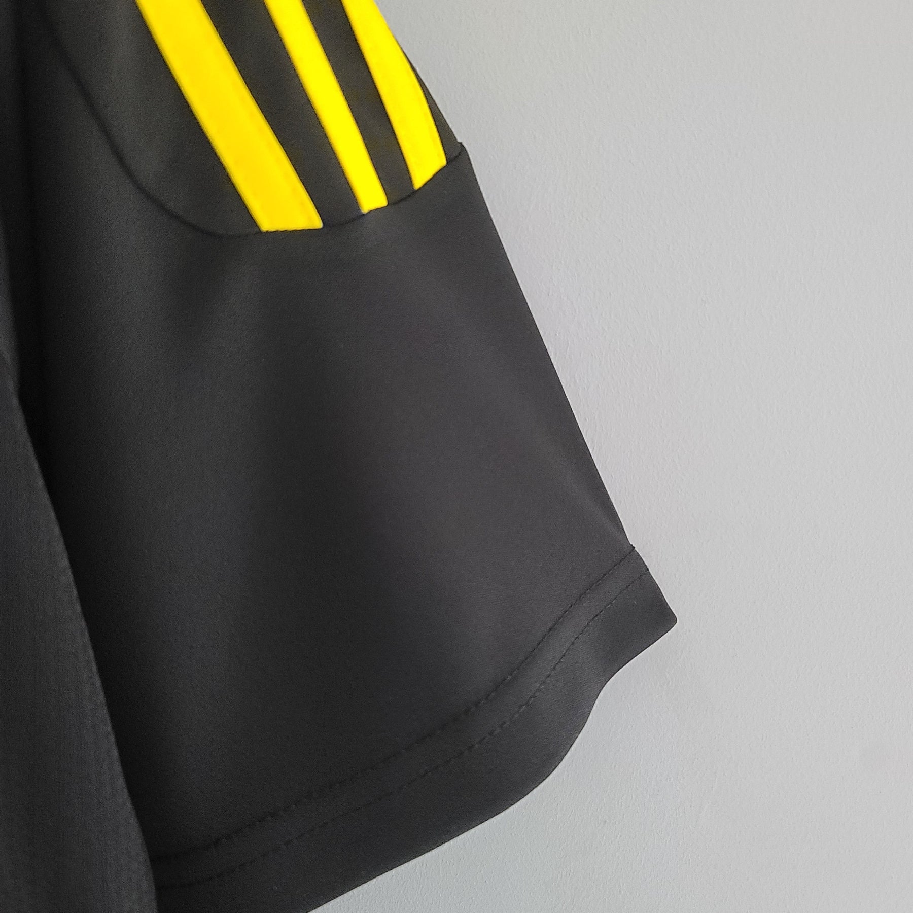 CAMISA RETRÔ REAL MADRID GOLEIRO BLACK 11/12