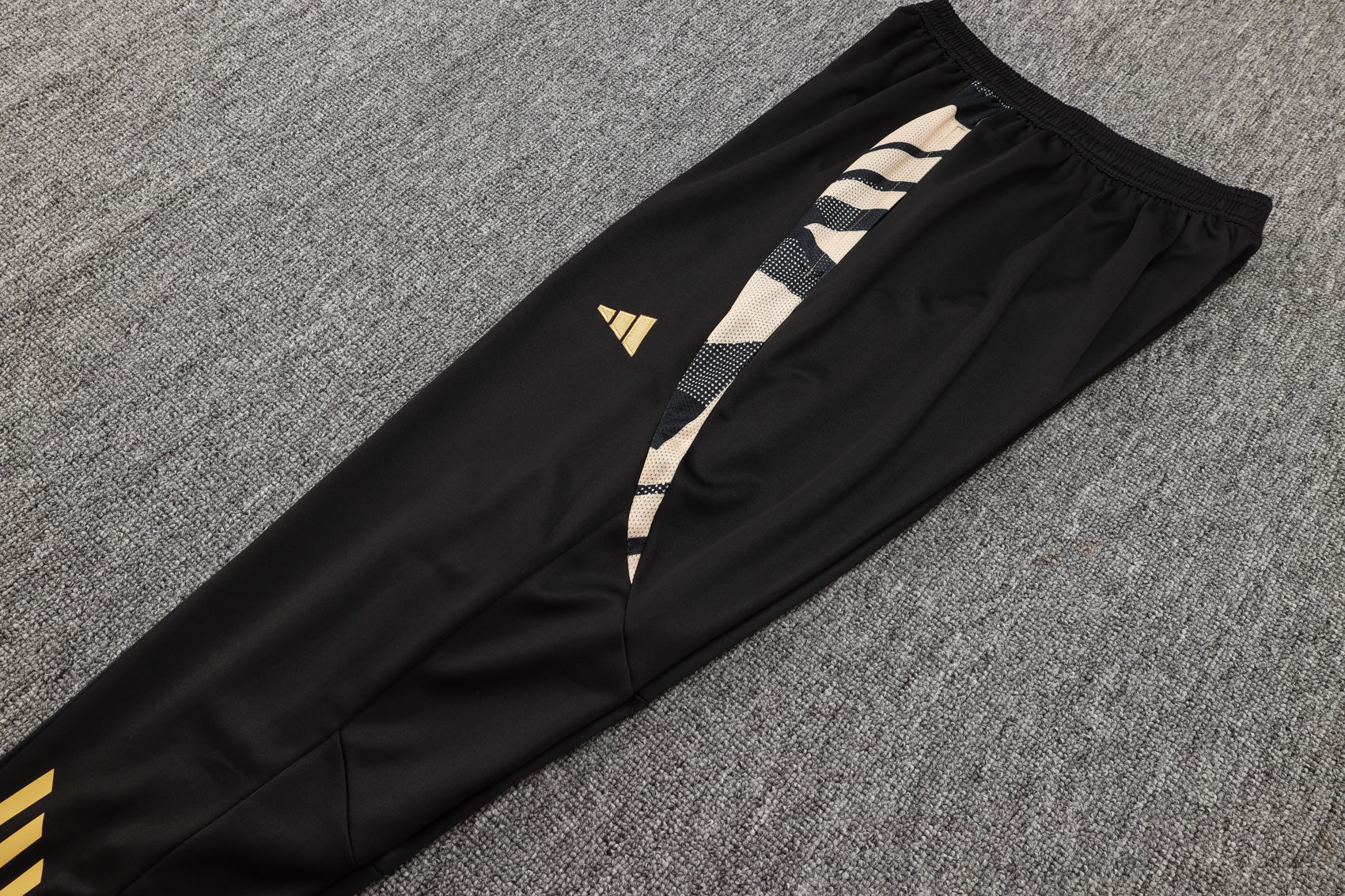 CONJUNTO DE TREINO REAL MADRID B837 24/25