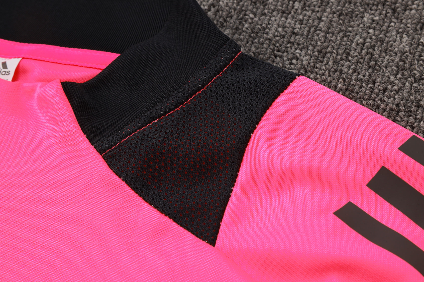 CONJUNTO DE TREINO REAL MADRID B940 24/25