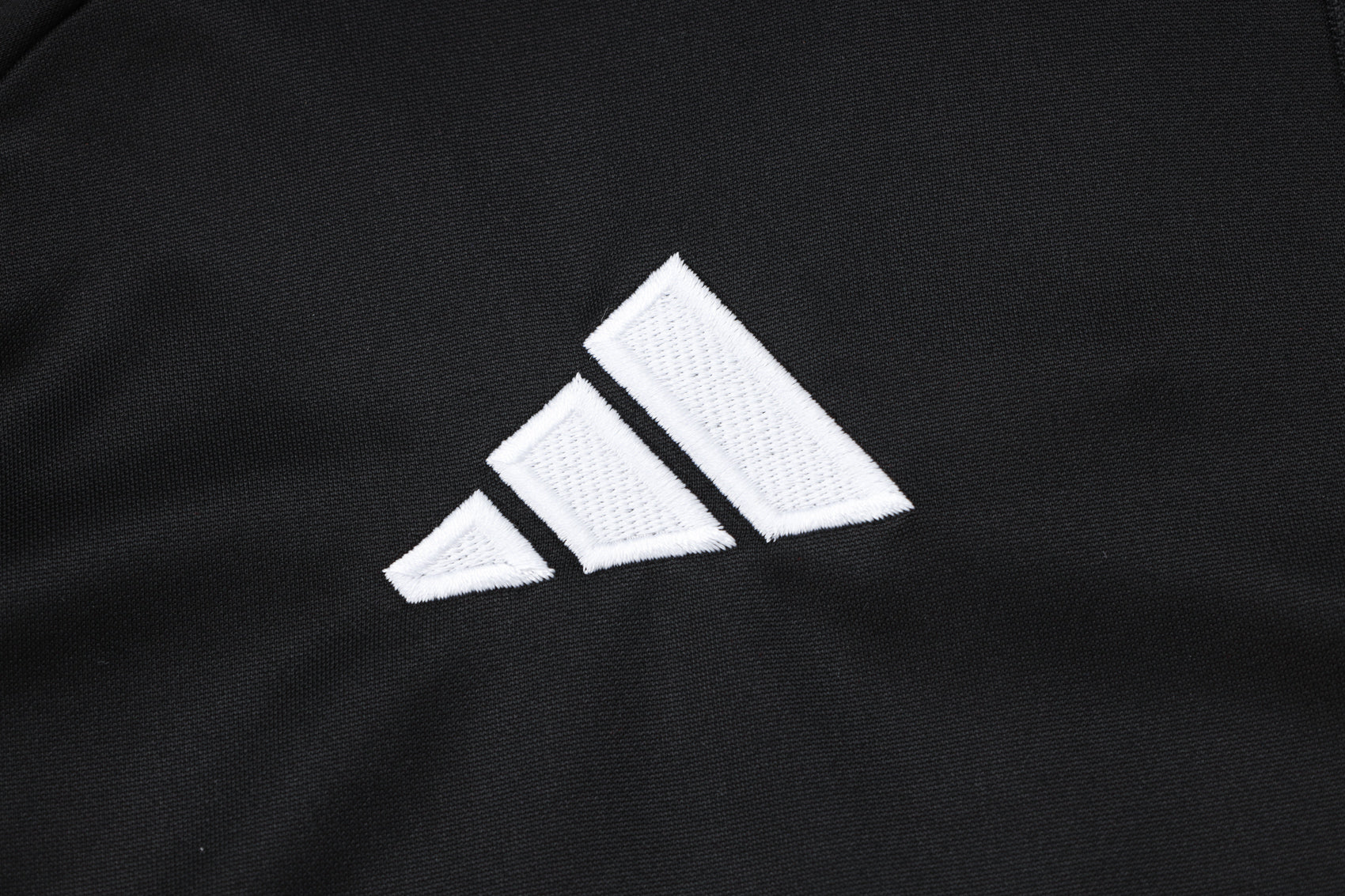 CONJUNTO DE TREINO REAL MADRID B982 24/25