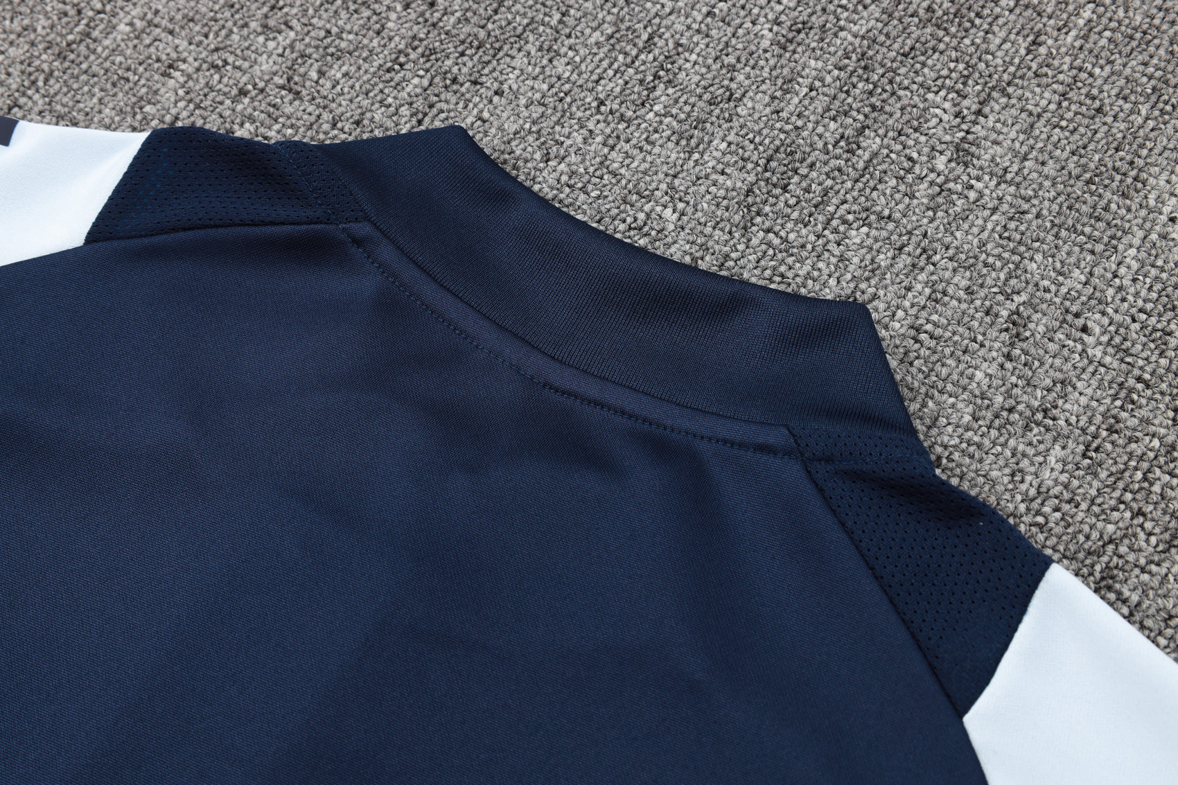 CONJUNTO DE TREINO REAL MADRID B895 24/25