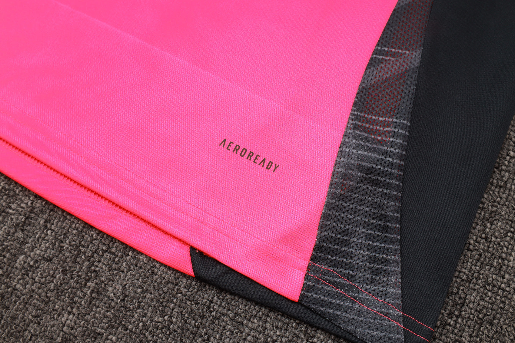 CONJUNTO DE TREINO REAL MADRID B940 24/25