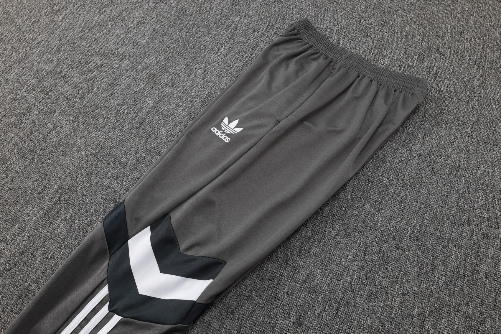 CONJUNTO DE TREINO REAL MADRID B971 24/25